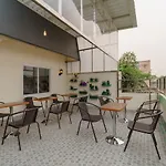 Reddoorz Plus Near Rs Rk Charitas 2 Palembang