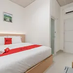 Reddoorz Plus Near Rs Rk Charitas 2 Palembang